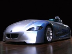 Эксперементальный BMW H2R <br> разработающий на водородном двигателе